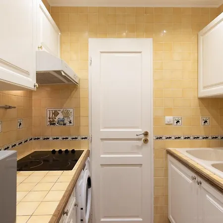 2 Apartment, Near The Sea And Local Market Apartment *