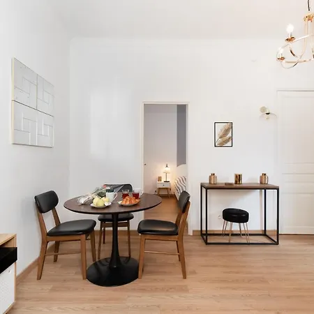 Apartment 2 Apartment, Near The Sea And Local Market Cannes